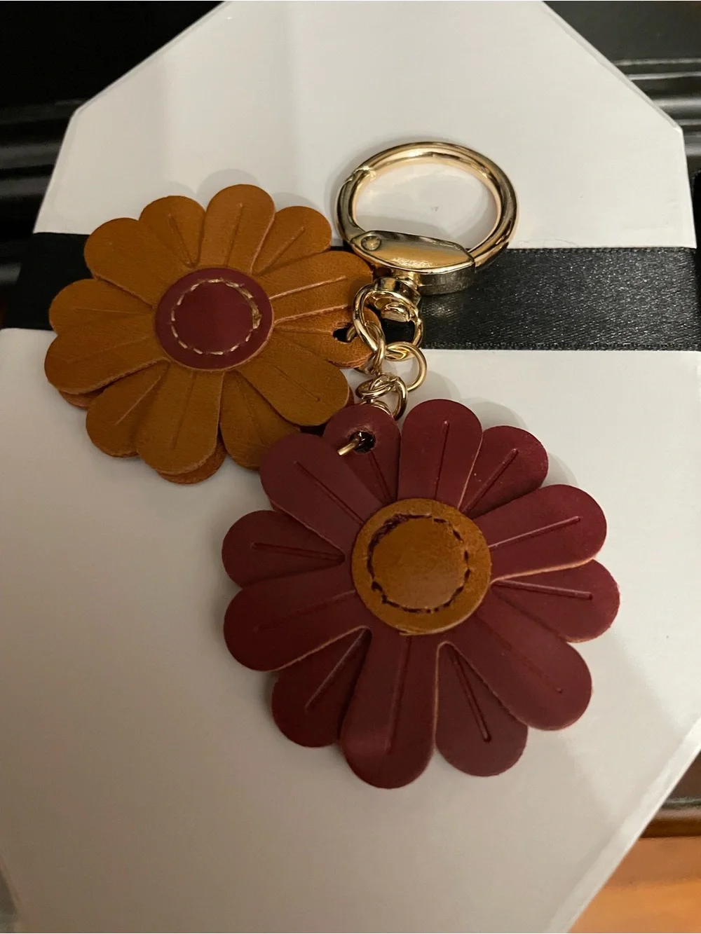 Stylish Flower Leather Keychain - Tan & burgundy nwot